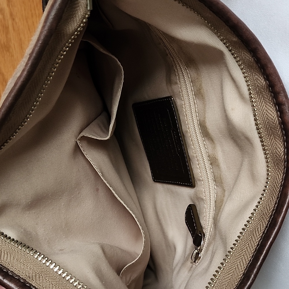Classic Coach Cross Body Bag - Picture 6 of 7